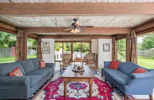 Fredericksburg House | Historic Luxury Estate - Heated Pool, Hot Tub, Fire Pit & Pool Table for 13