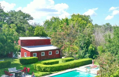 Fredericksburg House | Historic Luxury Estate - Heated Pool, Hot Tub, Fire Pit & Pool Table for 13