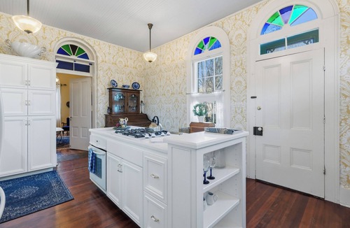 Jacksonville House | Historic Luxury Estate | Walk to Britt Festival, Dining & Wine Country