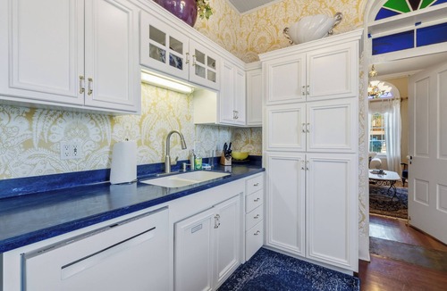 Jacksonville House | Historic Luxury Estate | Walk to Britt Festival, Dining & Wine Country