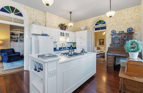 Jacksonville House | Historic Luxury Estate | Walk to Britt Festival, Dining & Wine Country