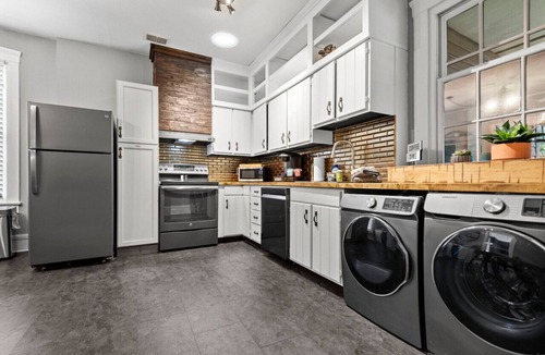 St. Charles Apartment | Historic Main St. Customs House Upstairs Apartment