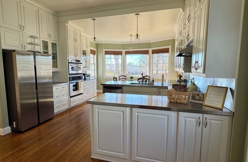 Magnolia House | Historic Mansion Stay Near SAU & Square