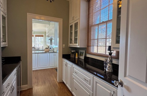 Magnolia House | Historic Mansion Stay Near SAU & Square