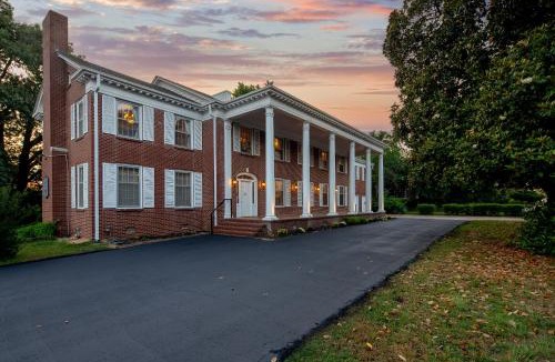 Fort Smith House | Historic Mansion-Treasured Mist suite