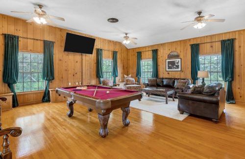 Fort Smith House | Historic Mansion-Treasured Mist suite