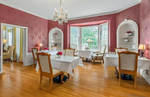 Fort Smith House | Historic Mansion-Treasured Mist suite