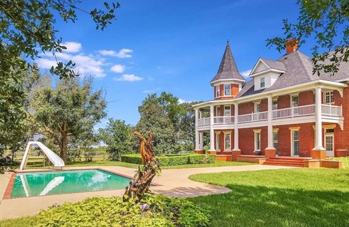 Elgin House | Historic Mansion with Modern Amenities