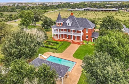 Elgin House | Historic Mansion with Modern Amenities