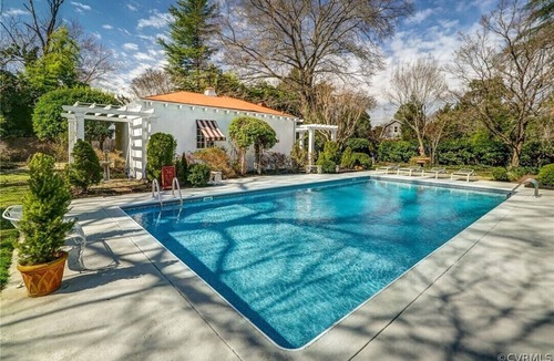 Richmond House | Historic Marshall house w/3 King sized beds, 11 total beds & saltwater Pool