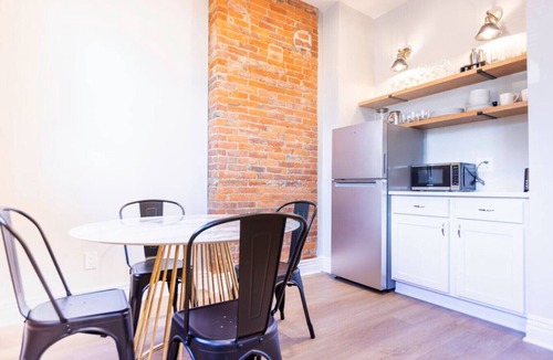 Victorian Village Apartment | Historic Meets Modern/Walk to Coffee/OSU