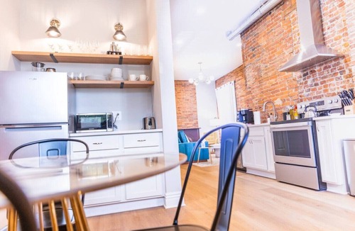 Victorian Village Apartment | Historic Meets Modern/Walk to Coffee/OSU