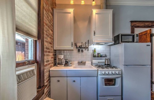 Midtown Apartment | Historic Midtown Getaway | Close to Beale