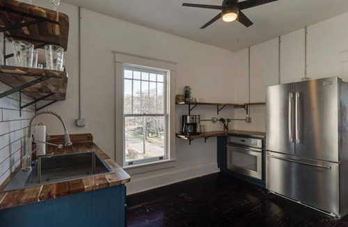 Hillsboro Village Apartment | Historic Music City Loft Sleeps 8 | Near Broadway