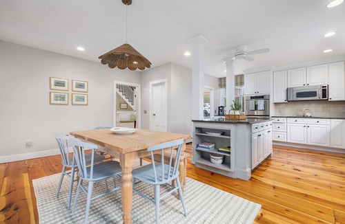 Narragansett House | Historic Narragansett Stay with Ocean Access