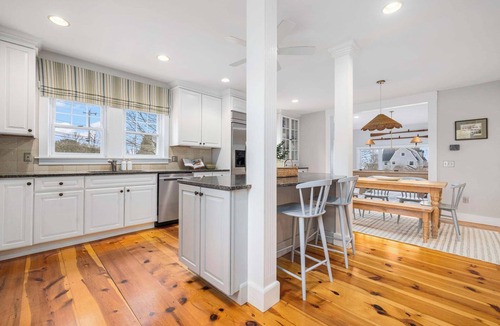 Narragansett House | Historic Narragansett Stay with Ocean Access