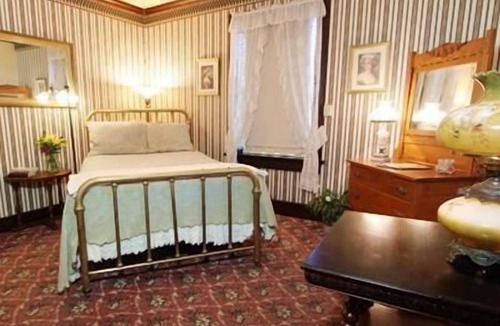 Jamestown Bed & Breakfast | Historic National Hotel