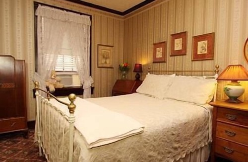 Jamestown Bed & Breakfast | Historic National Hotel