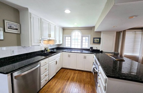 Suffield House | Historic Nature Haven