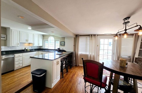 Suffield House | Historic Nature Haven