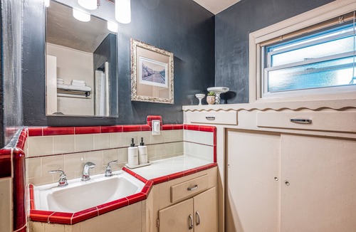 West Sacramento Apartment | Historic Oaks Hideaway-Great Location w/ Yard