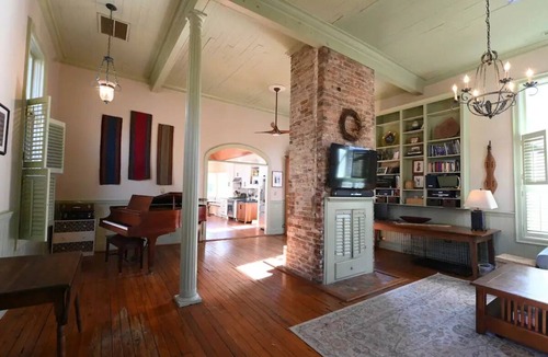 Windsor Hills House | Historic Oakwood Old Schoolhouse, walk downtown!