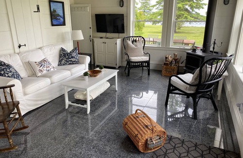 Pirogue House | Historic Oceanfront Cottage! (Sleeps 6)