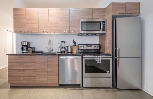 International District Apartment | Historic Old Montreal Stay - Iconic Location