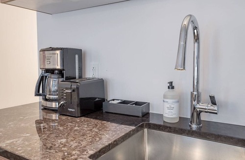 International District Apartment | Historic Old Montreal Stay - Iconic Location