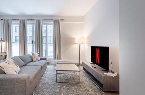 International District Apartment | Historic Old Montreal Stay - Iconic Location