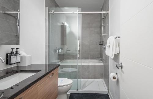 International District Apartment | Historic Old Montreal Stay - Iconic Location