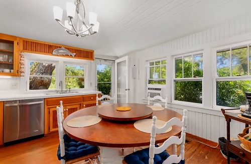 Harkers Island House | Historic Old Oak Cottage-Great water views!