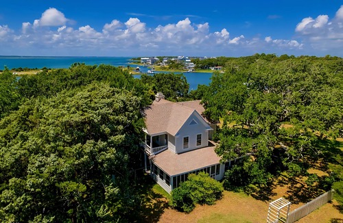 Harkers Island House | Historic Old Oak Cottage-Great water views!