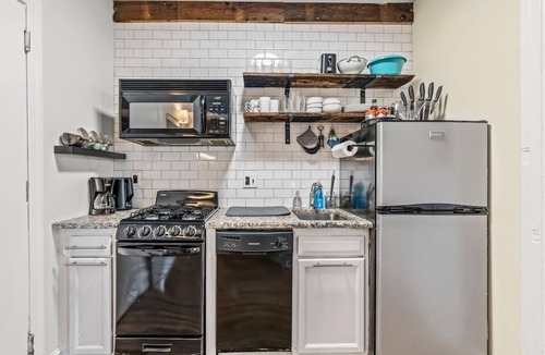 Gayborhood Apartment | Historic | Parking | Walk Score 98 | Cozy