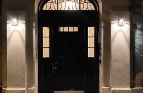 Gayborhood Apartment | Historic | Parking | Walk Score 98 | Cozy