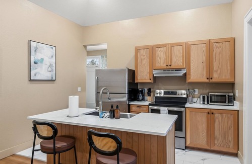 Medford House | Historic Peach St Grand Suite | Sleeps 18