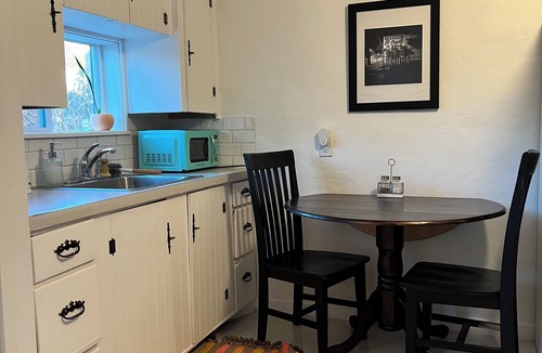 Depot Bench House | Historic- Pearl Bungalow- private entry