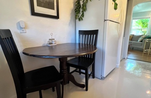 Depot Bench House | Historic- Pearl Bungalow- private entry