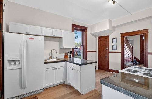 Belleville House | Historic Pet Friendly Home—Fast WiFi—King Beds