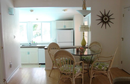 Roseland Cottage | HISTORIC POOLSIDE RIVERFRONT CABANA WITH BOAT DOCK