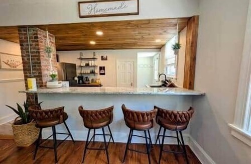 Powhatan House | Historic Powhatan Retreat | Walk to Restaurants & Distillery