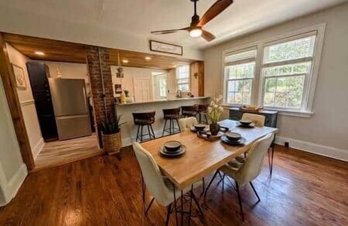 Powhatan House | Historic Powhatan Retreat | Walk to Restaurants & Distillery