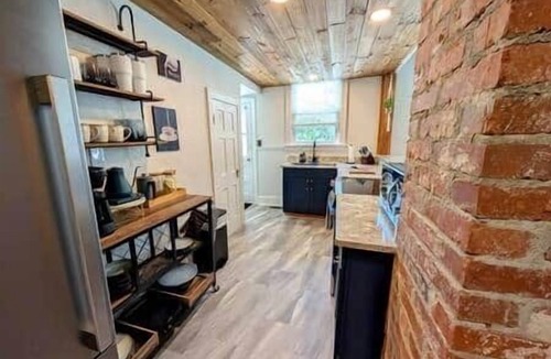 Powhatan House | Historic Powhatan Retreat | Walk to Restaurants & Distillery