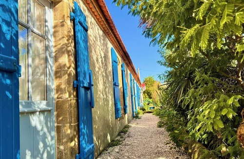 La Barre-de-Monts House | Historic property La Joséphine 1828, Walled Gardens, Wifi, Pets allowed
