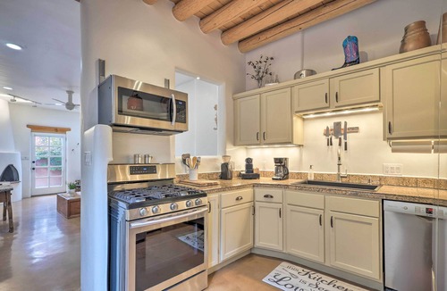 Downtown Santa Fe Apartment | Historic Railyard Bungalow - Walkable Location!