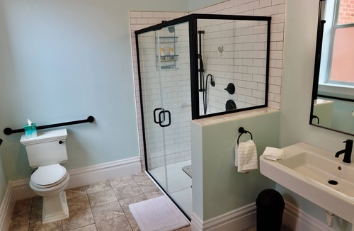 Hillsboro Hotel | Historic Red Rooster Inn