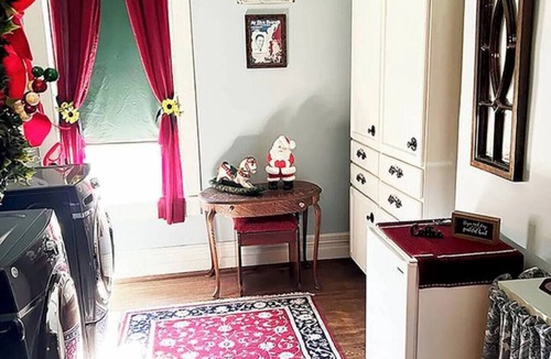 Council Bluffs House | Historic retreat!