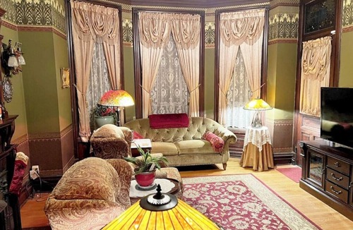 Council Bluffs House | Historic retreat!