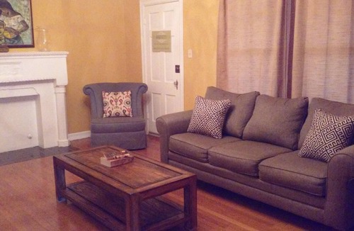 Monte Vista Apartment | HISTORIC-REUNIONS,WEDDINGS,CORP-only 3 miles 2 DT, 4 Bedrooms 2 baths, sleeps 14