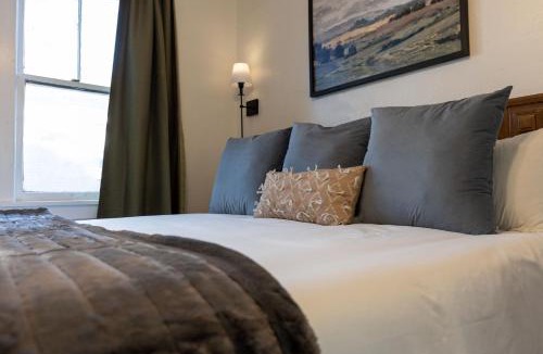 Midtown House | Historic Revival King Bed Midtown Memphis 68 Yes Pets Fast Wifi Free Parking